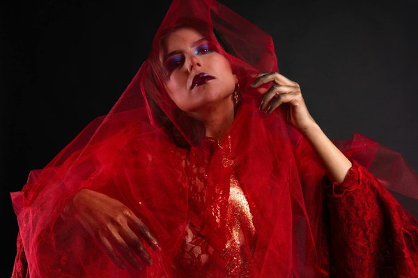 Astuces indispensables pour un maquillage d"été impeccable qui tient toute la journée