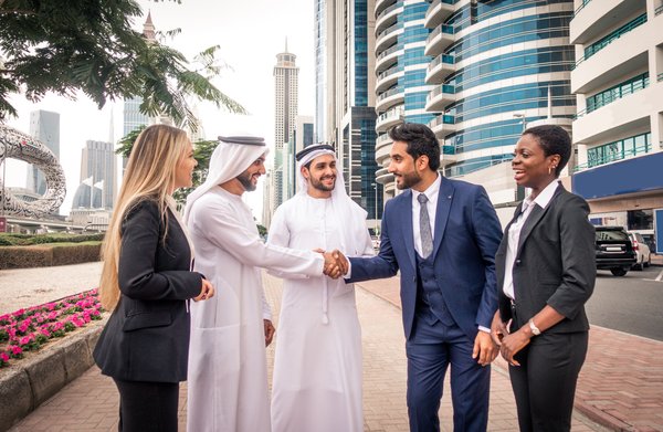 Découvrez les qamis homme : élégance et confort révélés !