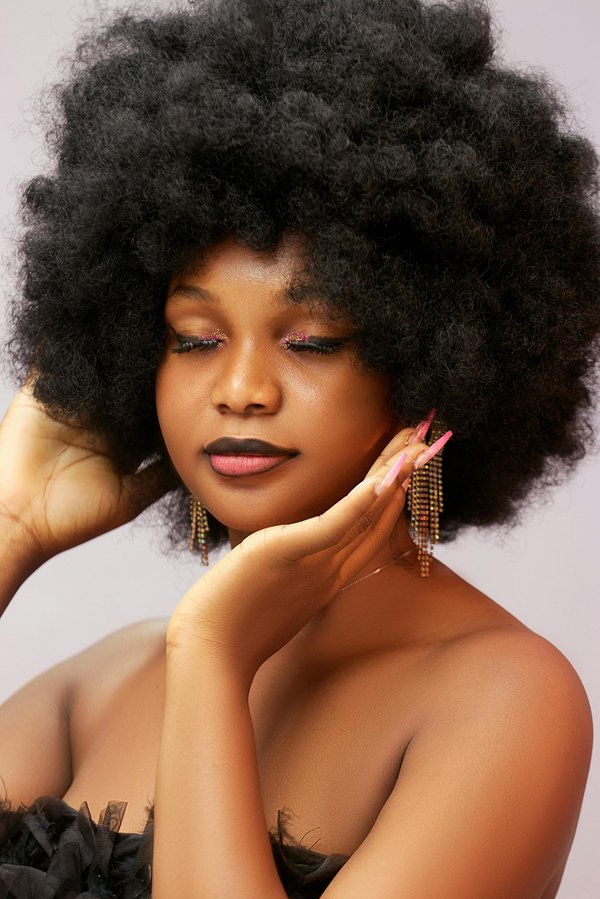 Afro cosmétique : les incontournables pour sublimer vos boucles